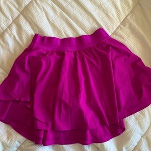 lululemon court rival skirt in magent purple! never worn !!